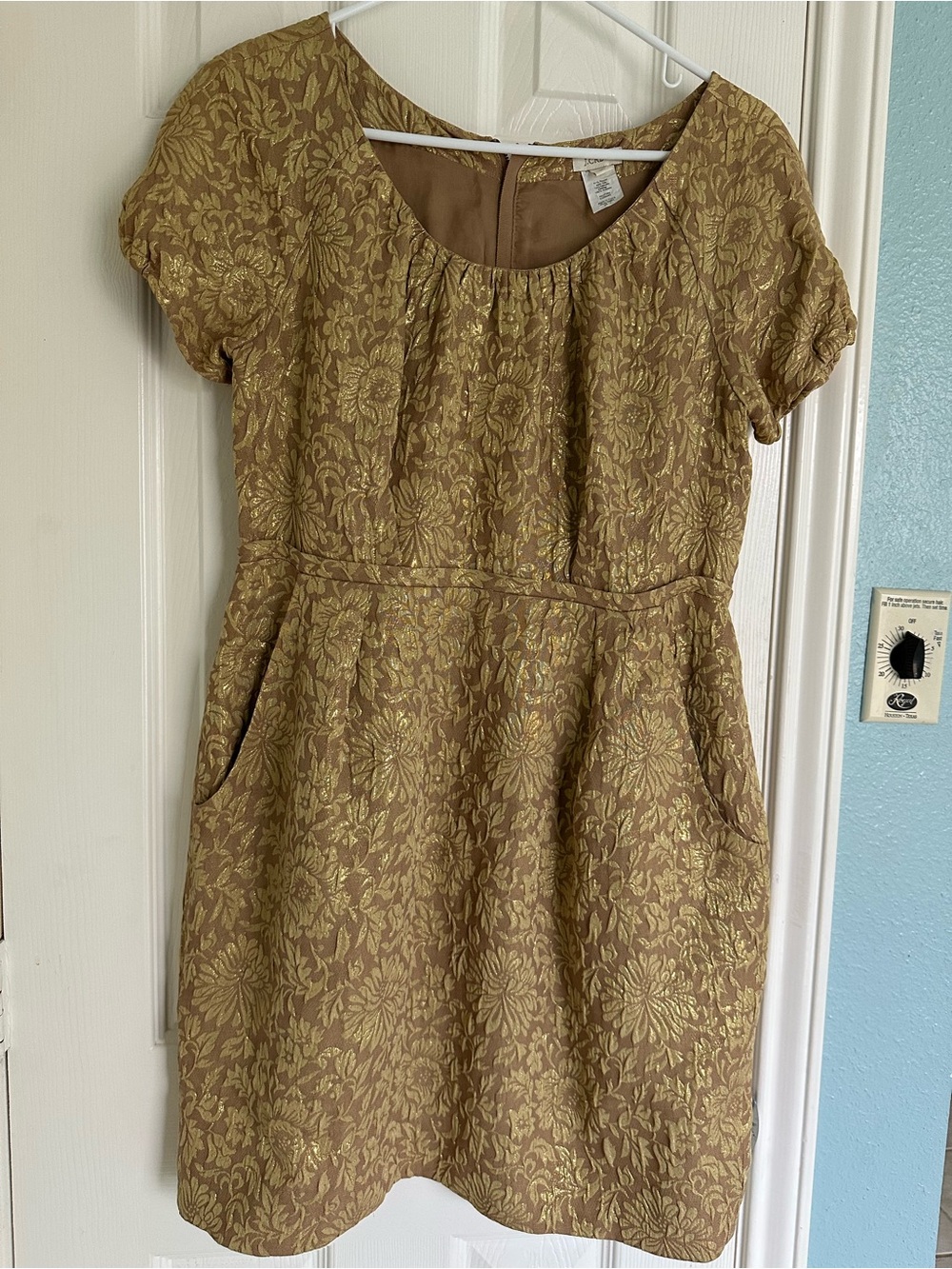 J Crew S 10 Gold Brocade Floral Dress Cocktail Formal cap Sleeve Silk Scoop Neck